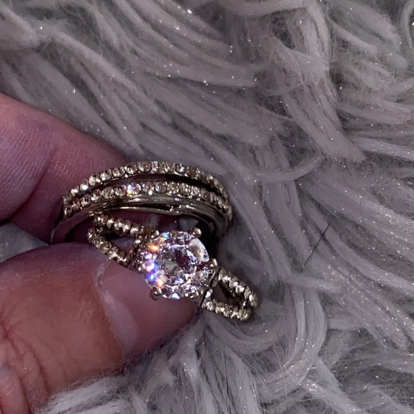 🔥ENGAGMENT RING🔥 - Picture 2 of 4